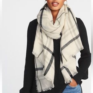 NWT Old Navy Plaid Acrylic Blanket Scarf – One Size